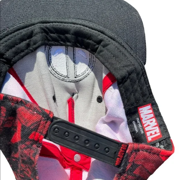 Deadpool Hat Marvel - Picture 2 of 5